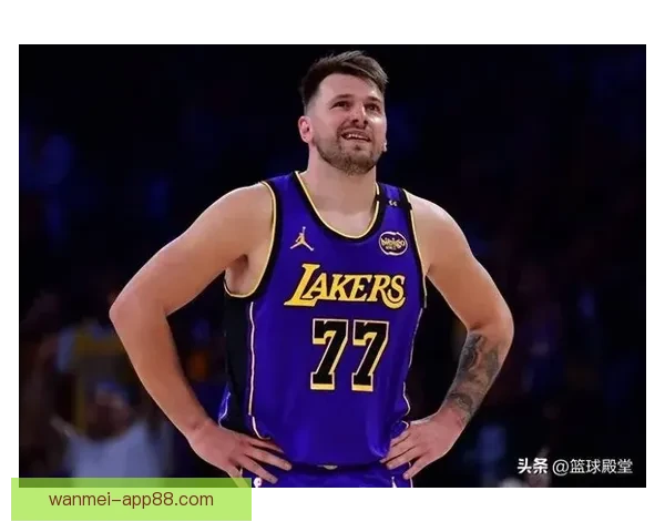 东契奇复出砍下42分12助 湖人力克骑士里夫斯艾顿发挥出色